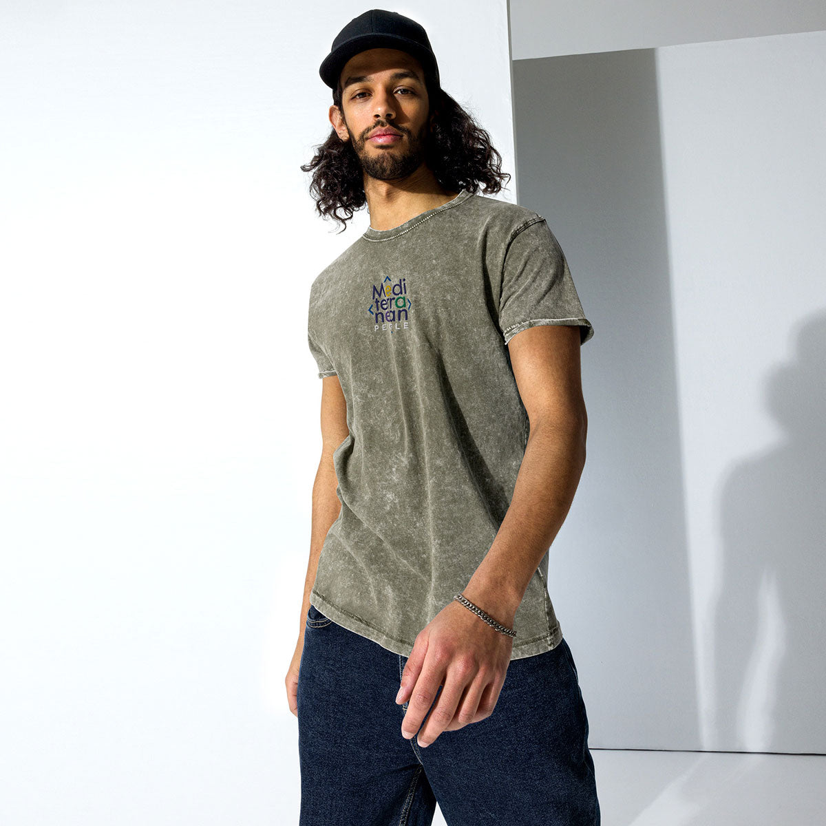 LIKELELE world · Camiseta m/corta·MEDITERRANEAN PEOPLE·Hombre/Unisex · Medium·Dark Army Green-373b1f